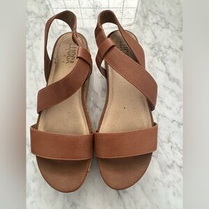 Lucca Lane Tan Women's Sandals